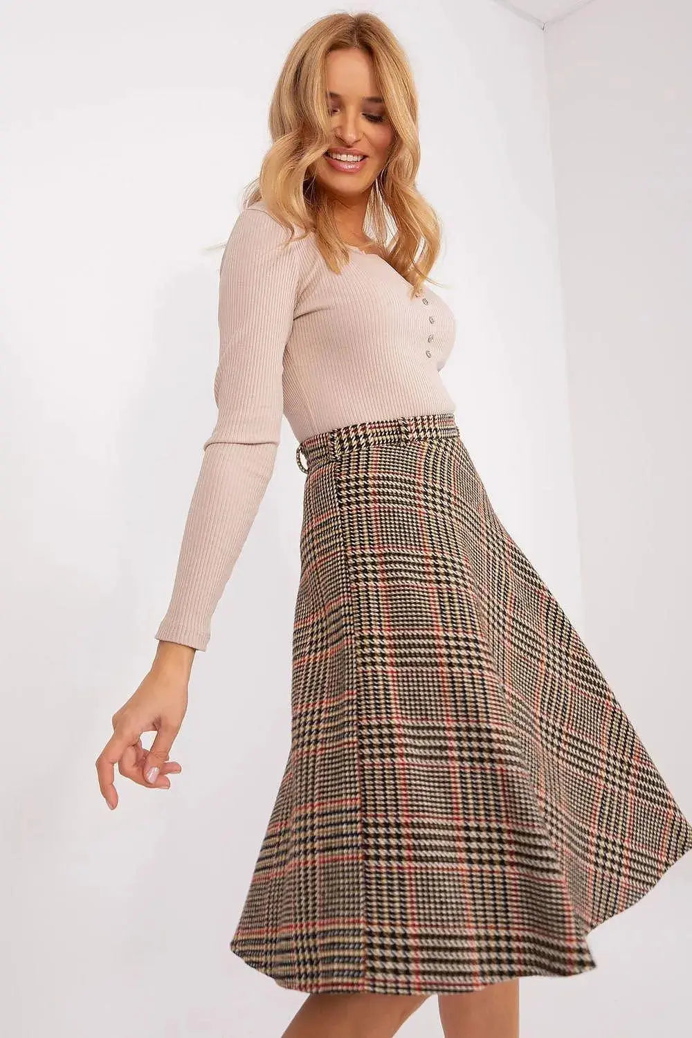 Lakerta elegant knit skirt