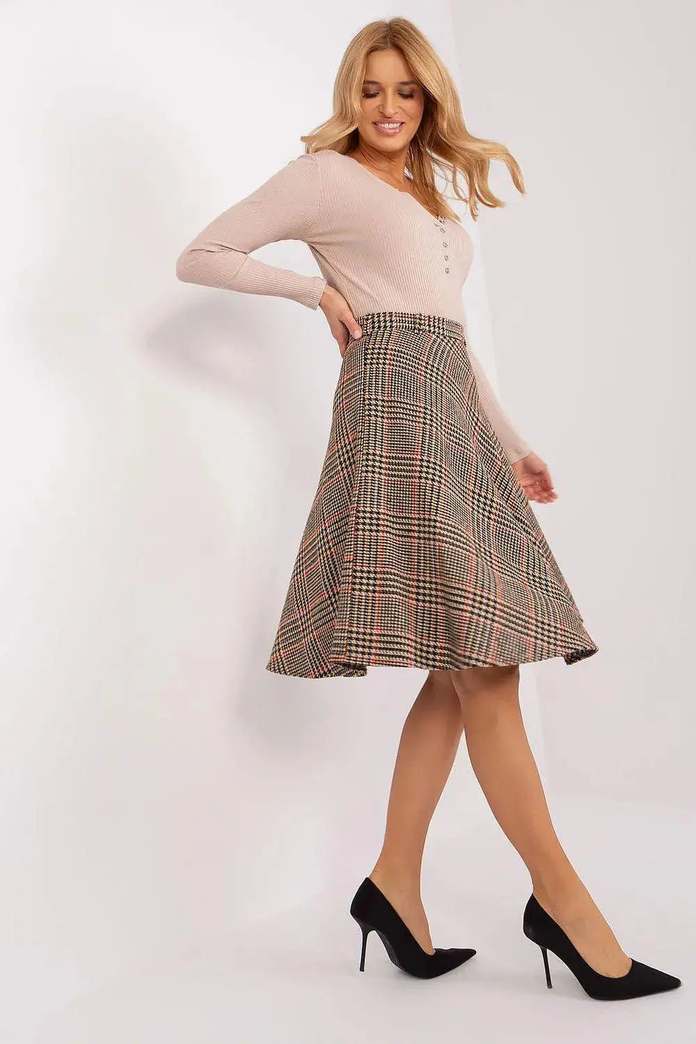 Lakerta elegant knit skirt