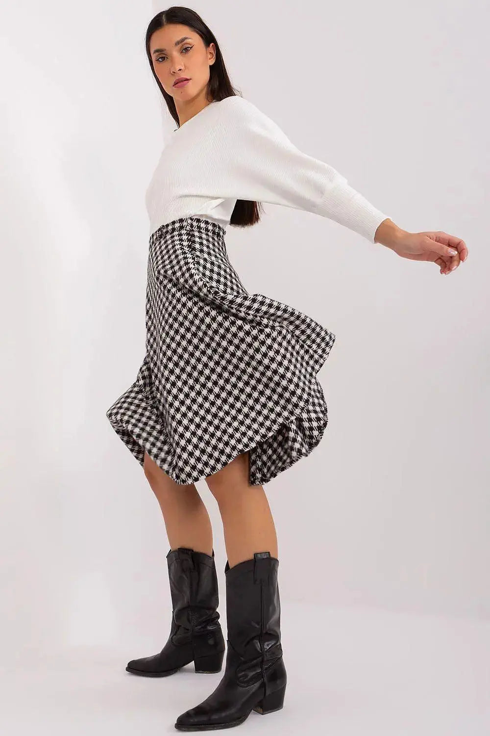 Lakerta elegant knit skirt