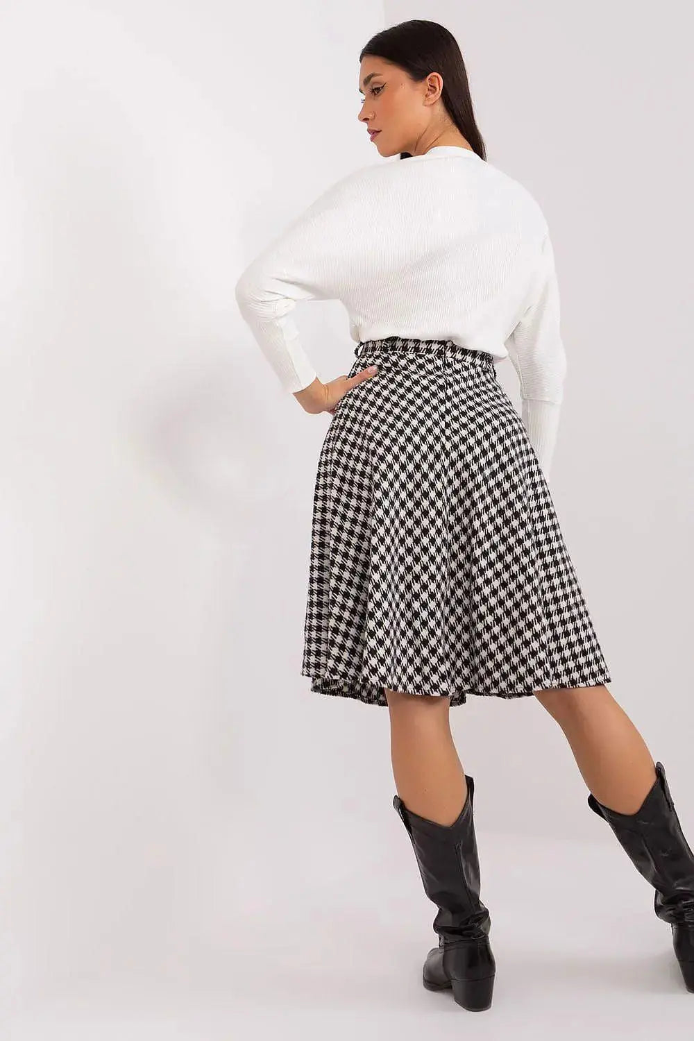 Lakerta elegant knit skirt