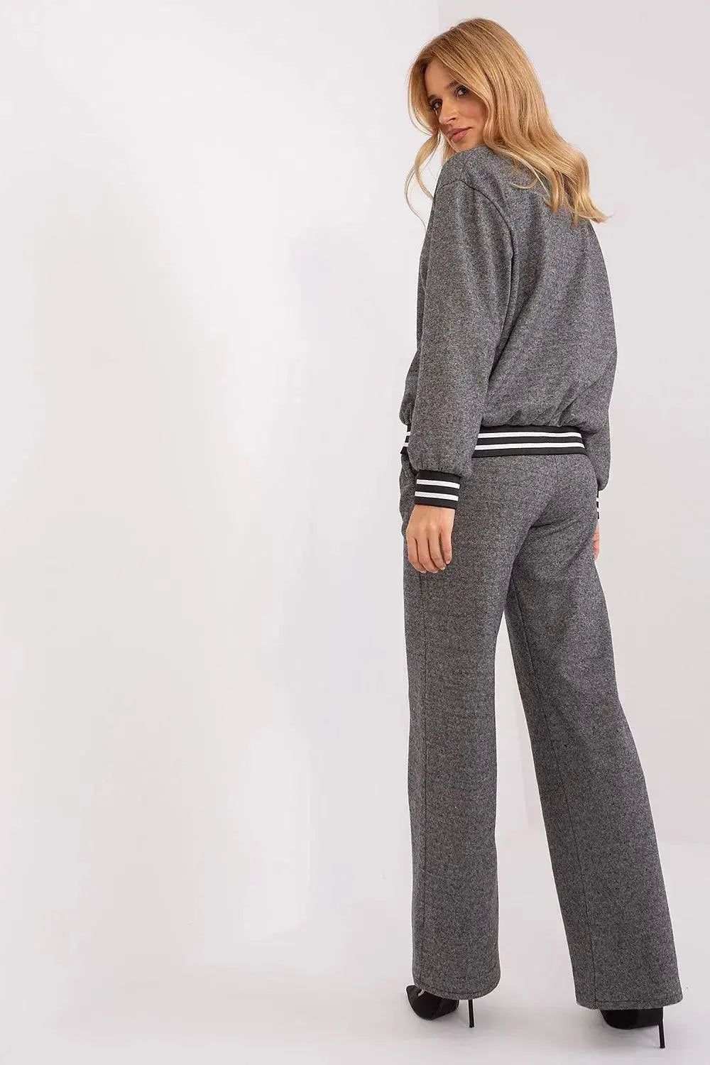 Lakerta zippered sweatshirt with pants