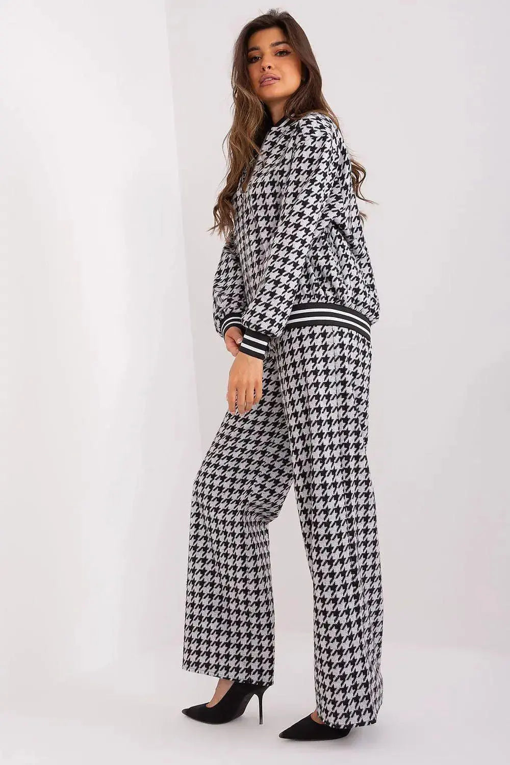 Lakerta zippered sweatshirt with pants