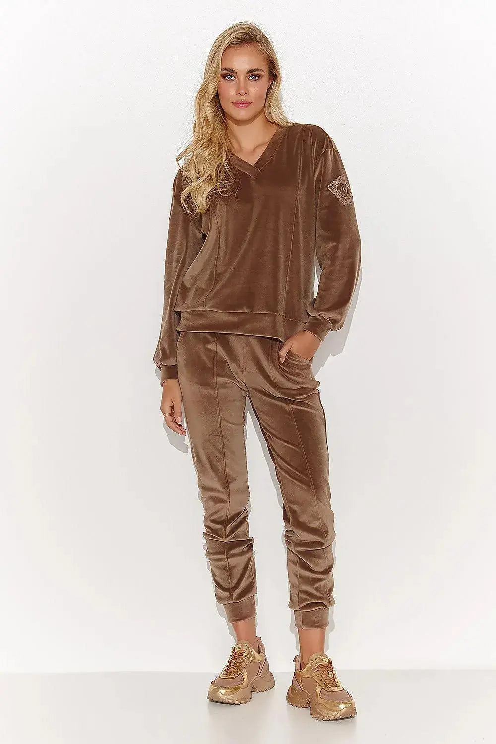 Makadamia elegant and feminine velour knit tracksuit