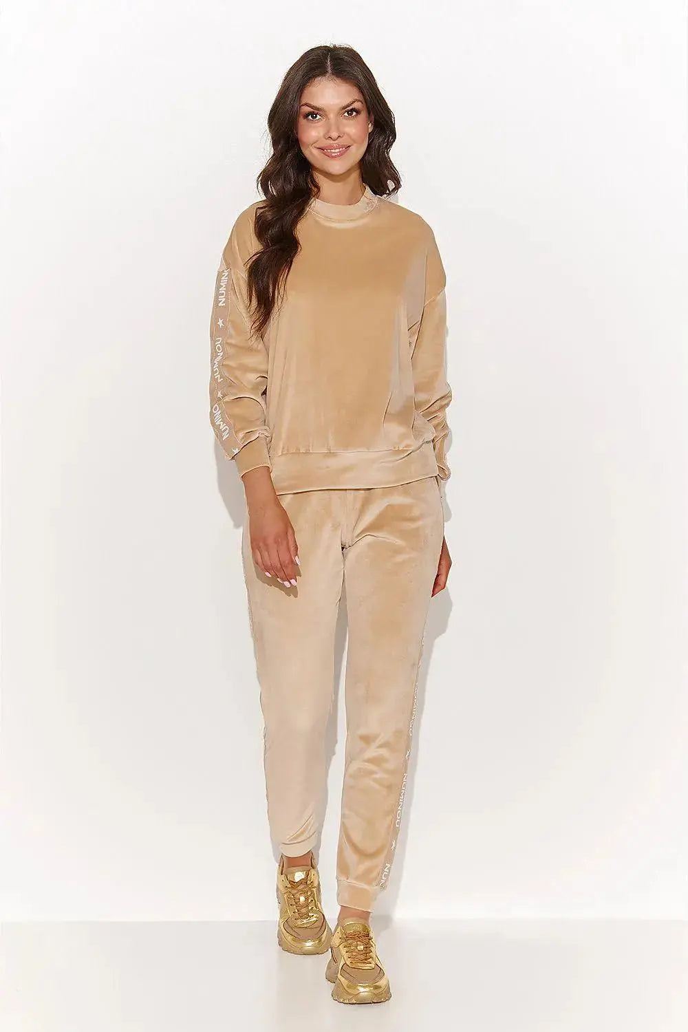 Numinou comfort and elegance long-sleeved sweatshirt