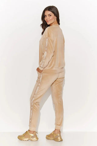 Numinou comfort and elegance long-sleeved sweatshirt