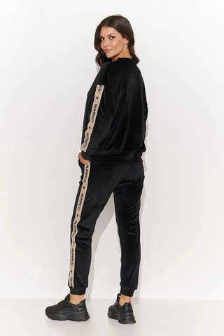 Numinou comfort and elegance long-sleeved sweatshirt