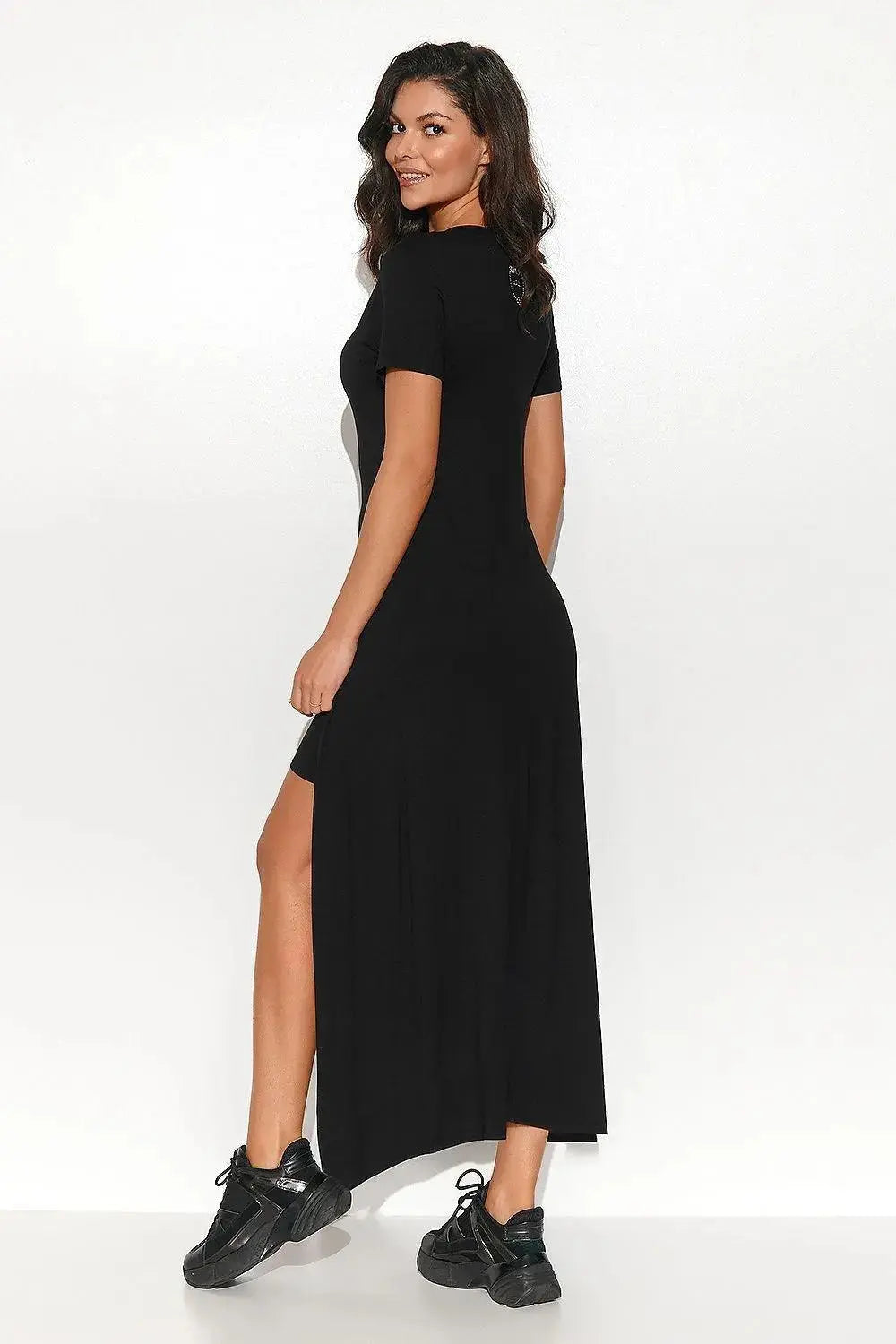 Numinou short sleeve and a heart neckline dress