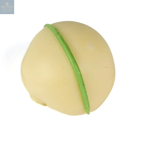 Pistachio & amaretto - pistachio & almond crème fraîche in white chocolate 14g - Jag Couture Chocolates