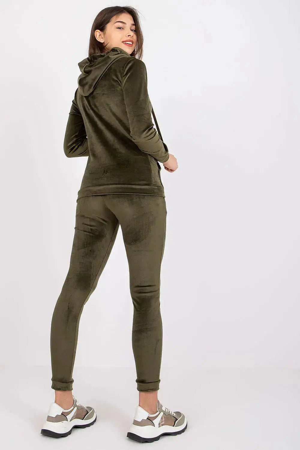 Relevance Velour set consisting of a sweatshirt and long pants