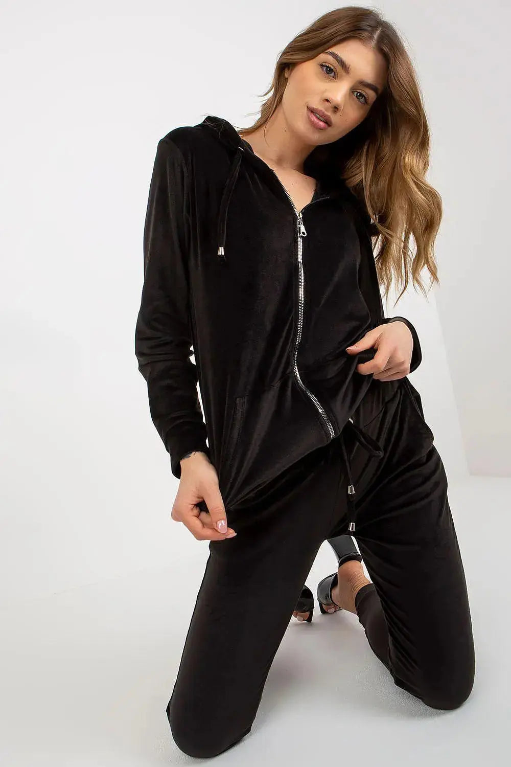 Relevance Velour set consisting of a sweatshirt and long pants