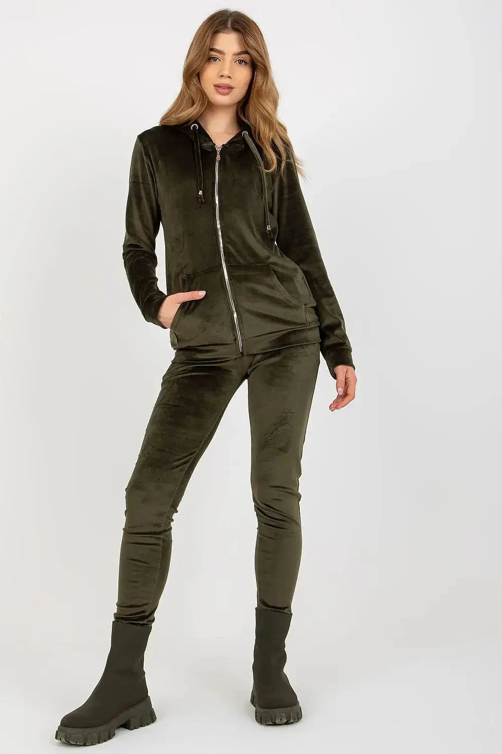 Relevance Velour set consisting of a sweatshirt and long pants