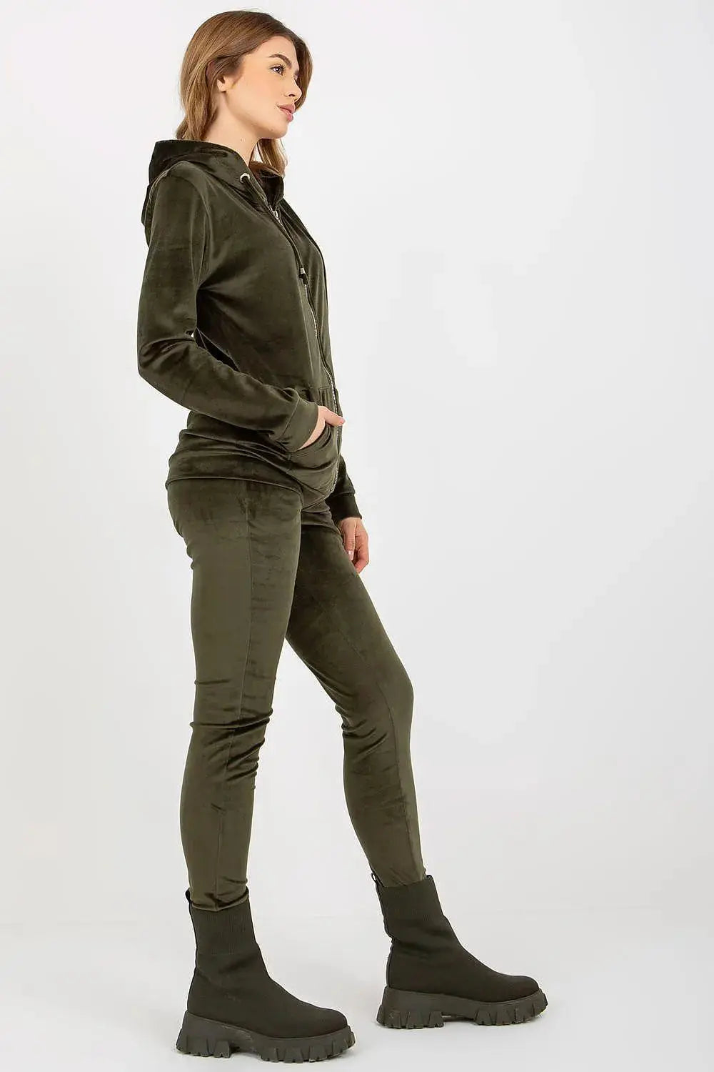 Relevance Velour set consisting of a sweatshirt and long pants