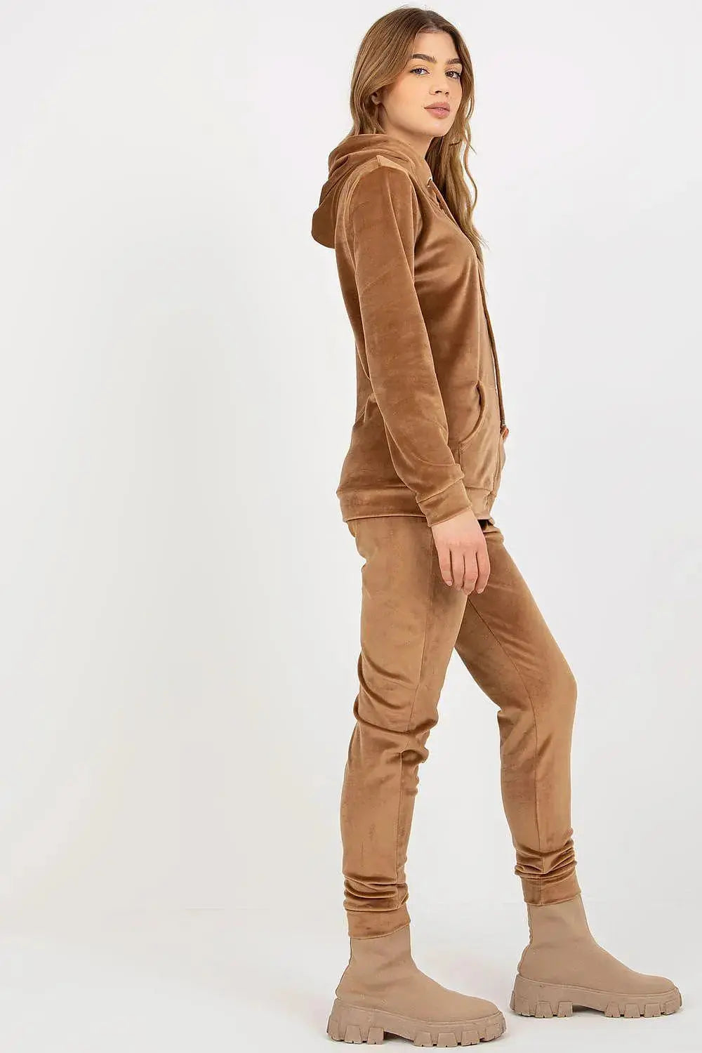 Relevance Velour set consisting of a sweatshirt and long pants