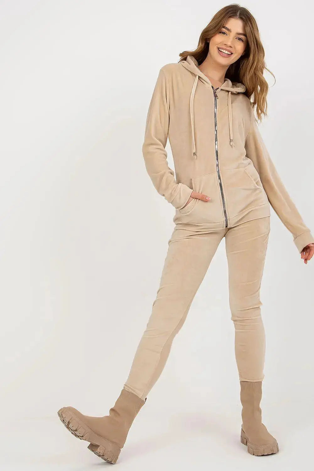 Relevance Velour set consisting of a sweatshirt and long pants