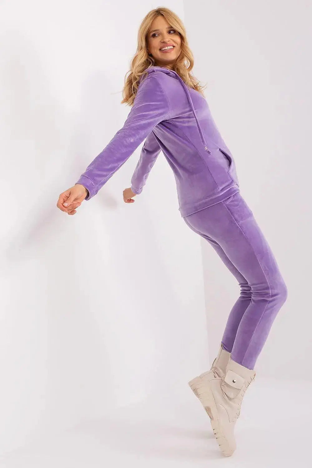 Relevance Velour set consisting of a sweatshirt and long pants