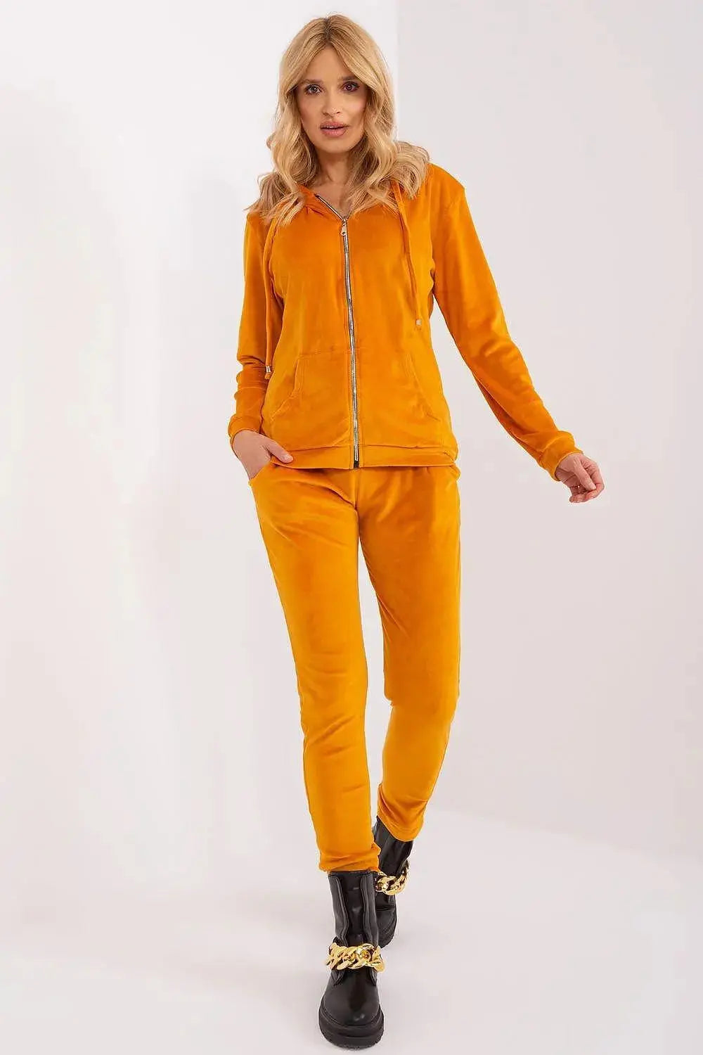 Relevance Velour set consisting of a sweatshirt and long pants