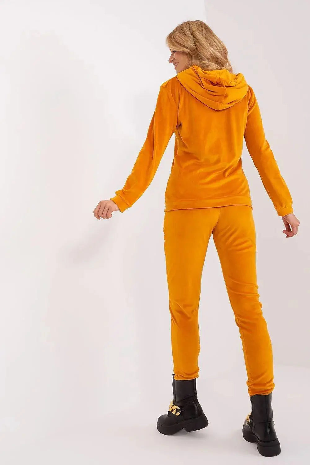 Relevance Velour set consisting of a sweatshirt and long pants
