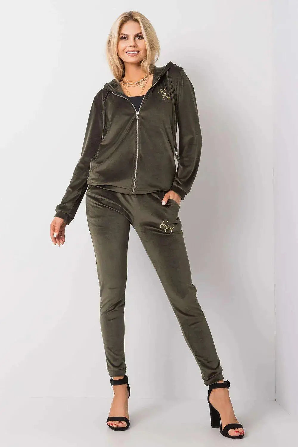 Relevance long sleeves sweatshirt with zipper, hood and slip pockets
