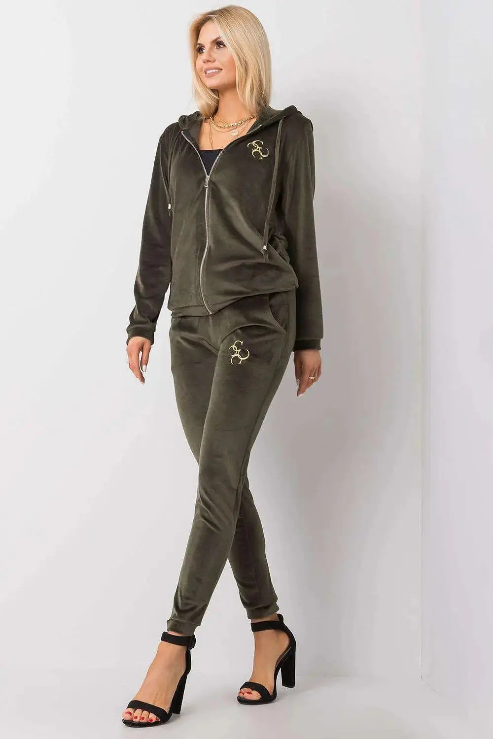 Relevance long sleeves sweatshirt with zipper, hood and slip pockets