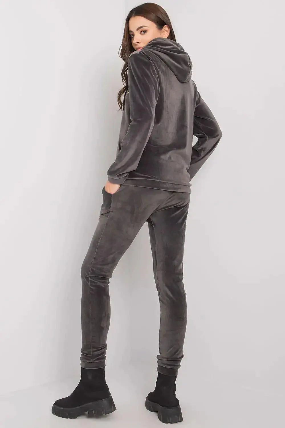 Relevance long sleeves sweatshirt with zipper, hood and slip pockets