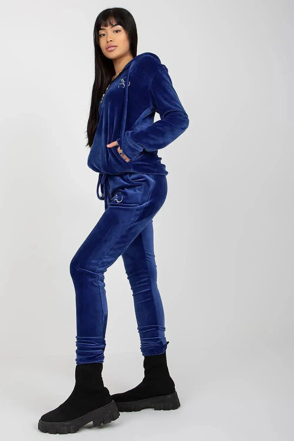 Relevance long sleeves sweatshirt with zipper, hood and slip pockets