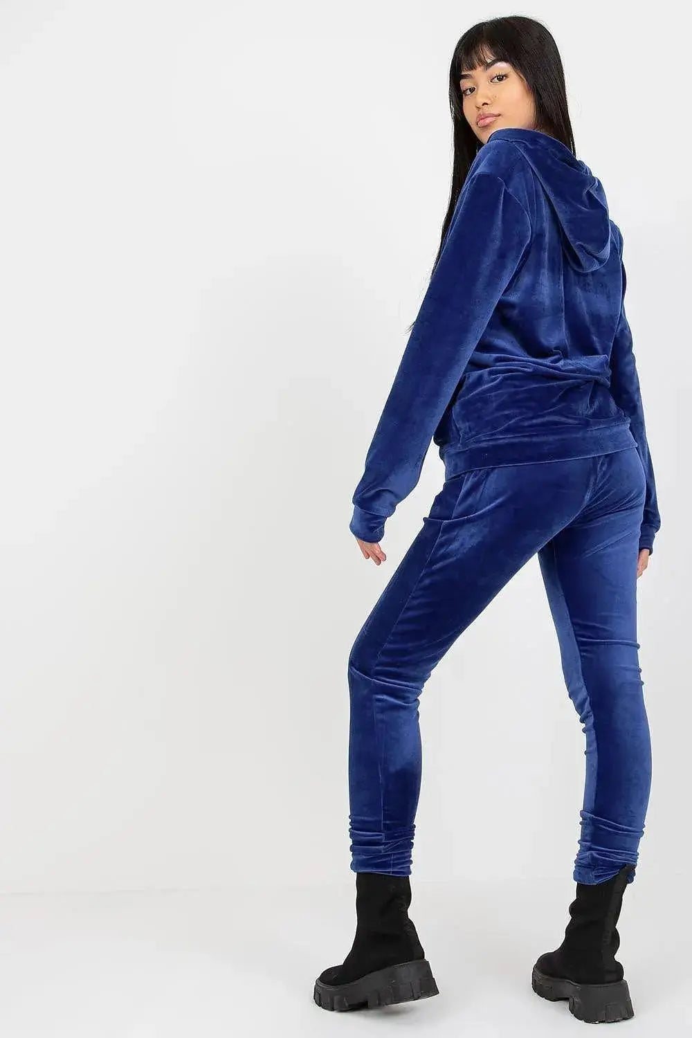 Relevance long sleeves sweatshirt with zipper, hood and slip pockets