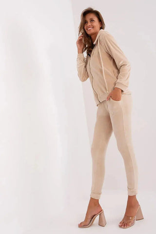Relevance long sleeves sweatshirt with zipper, hood and slip pockets