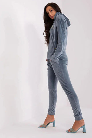 Relevance long sleeves sweatshirt with zipper, hood and slip pockets
