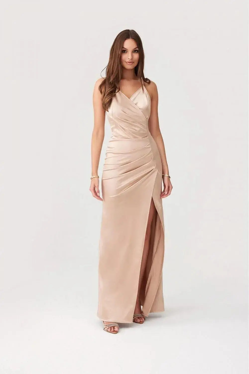 Roco Fashion Lamelia maxi dress with an open back is made of delicate and soft-touch fabric