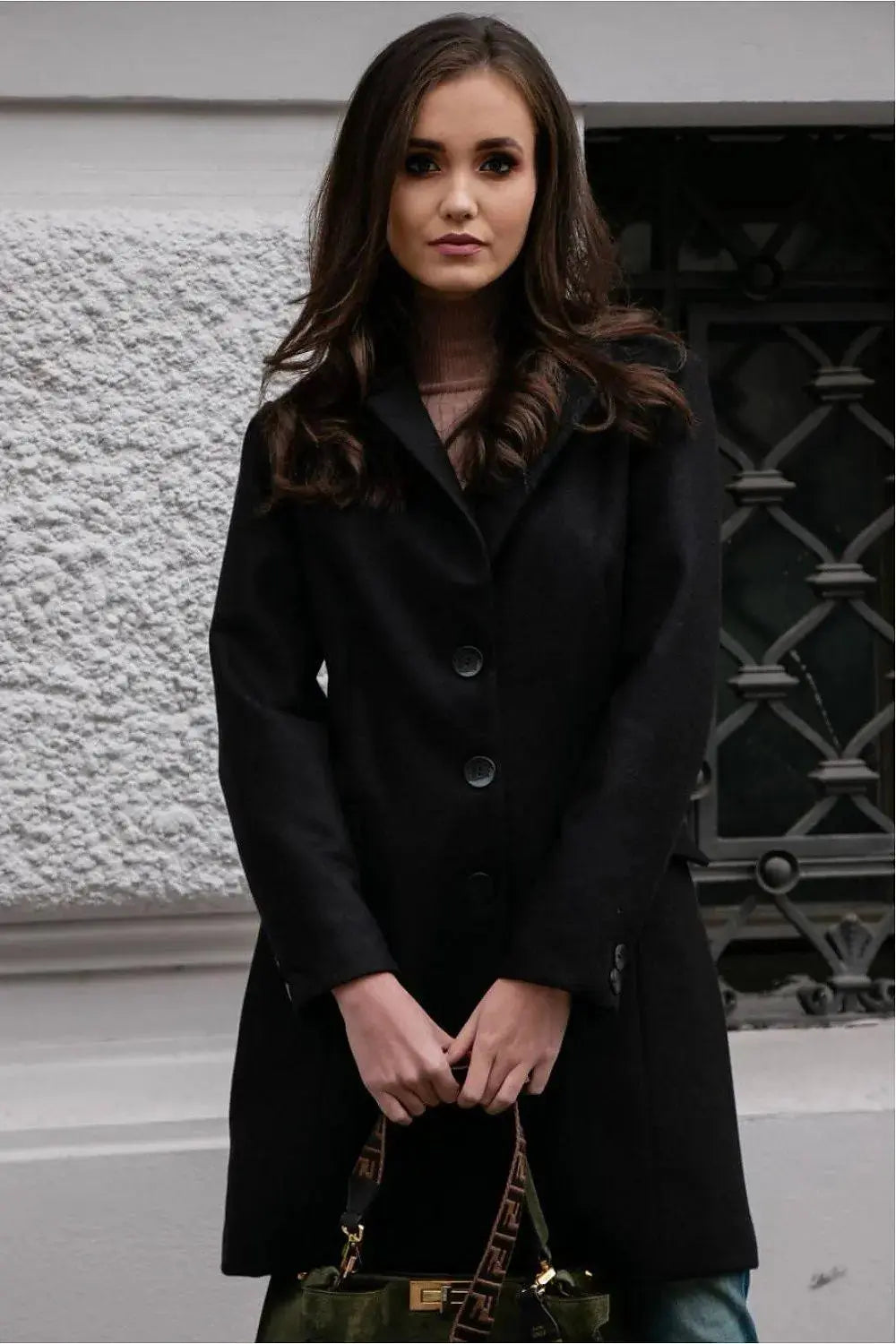 Roco Fashion single-breasted coat with a tailored cut