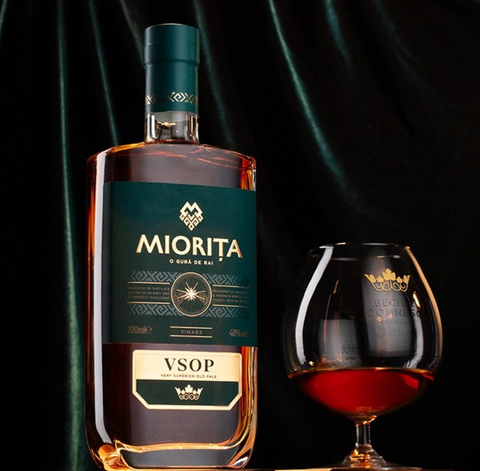 Miorita VSOP Brandy Aged 5 years (Vinars) with 2 glasses 700ml