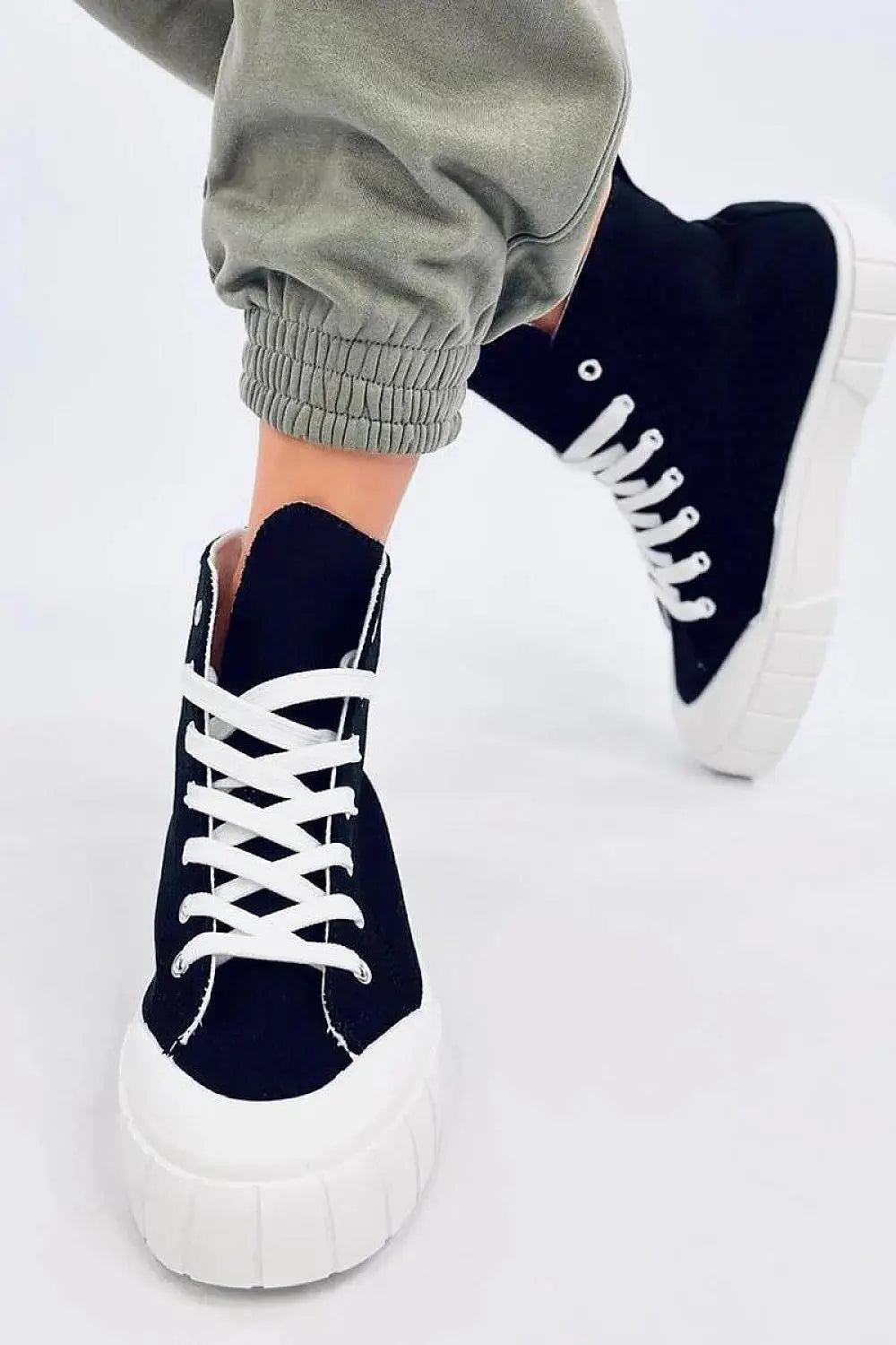 Sneakers model 195529 Inello
