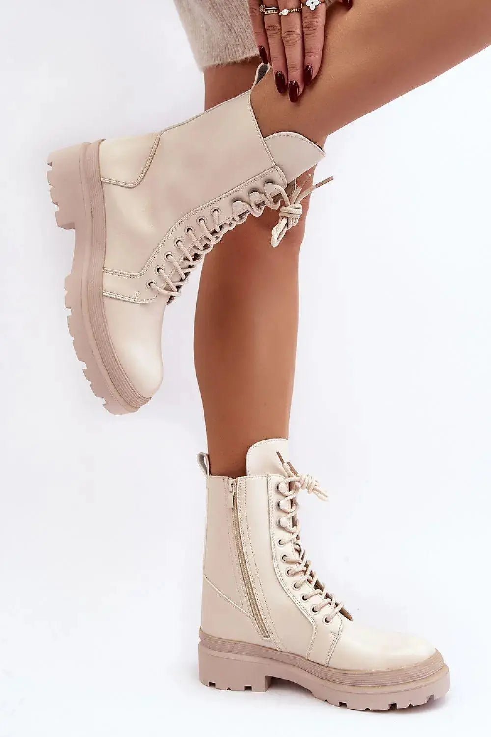 Step in style Stylish women's autumn-winter boots