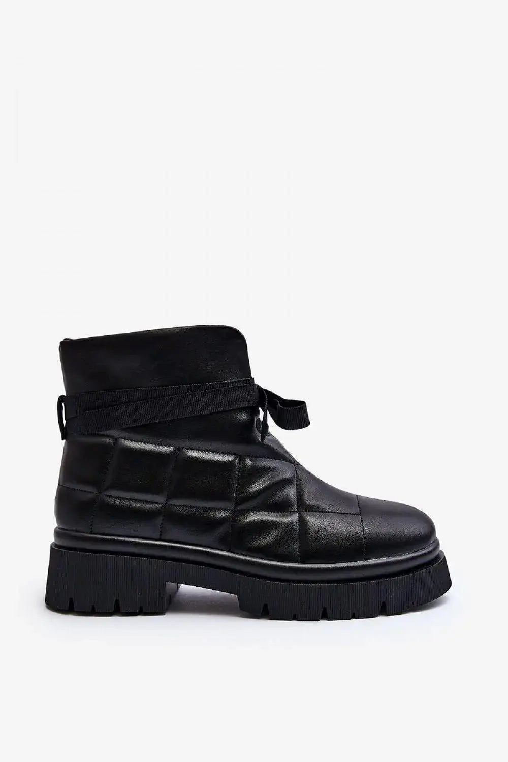 Step in style Warm and fashionable boots made of eco leather
