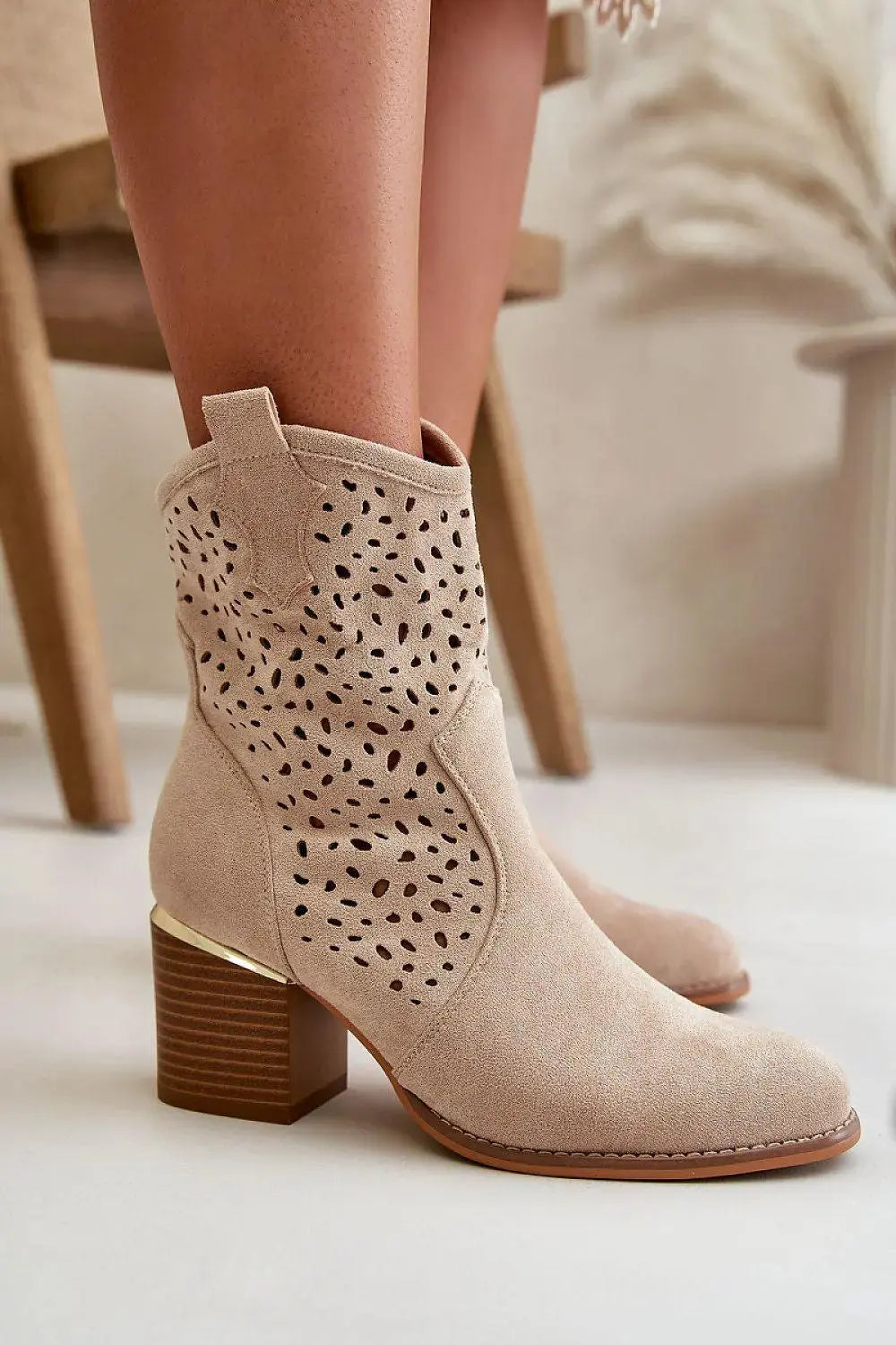 Step in style Women's ankle boots made of eco suede