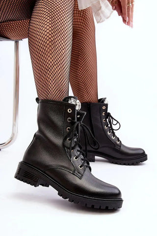 Step in style Women's bagger boots made of natural leather