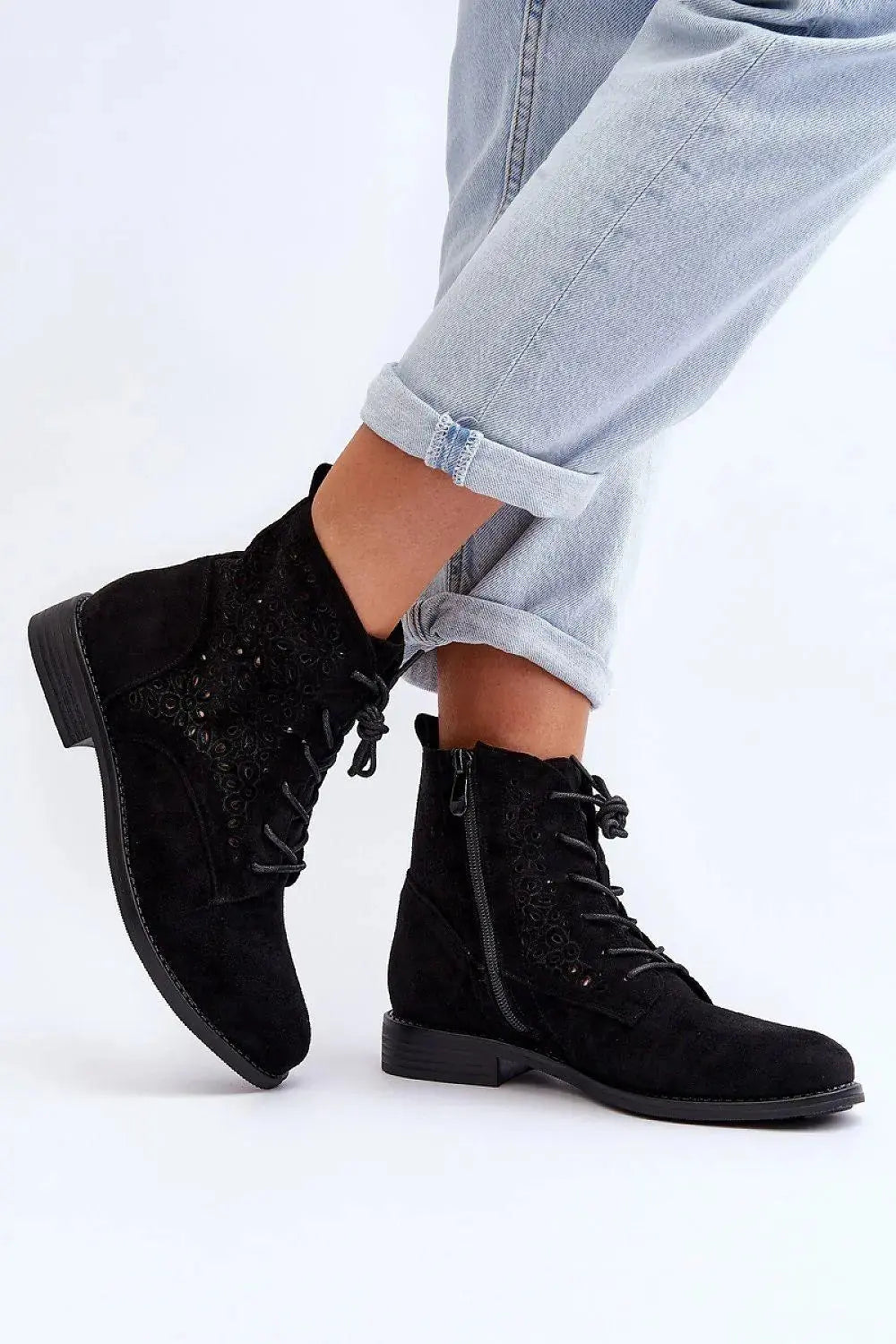 Step in style Women's boots made of eco-suede
