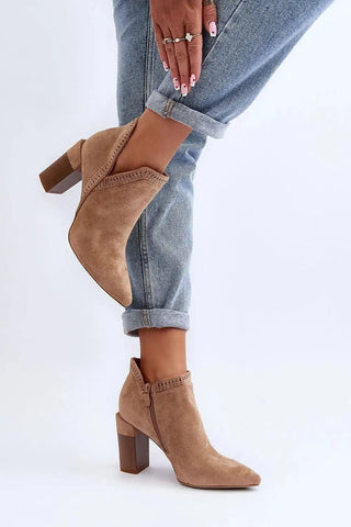 Step in style Women's boots made of eco-suede