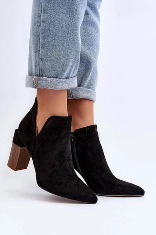 Step in style Women's boots made of eco-suede