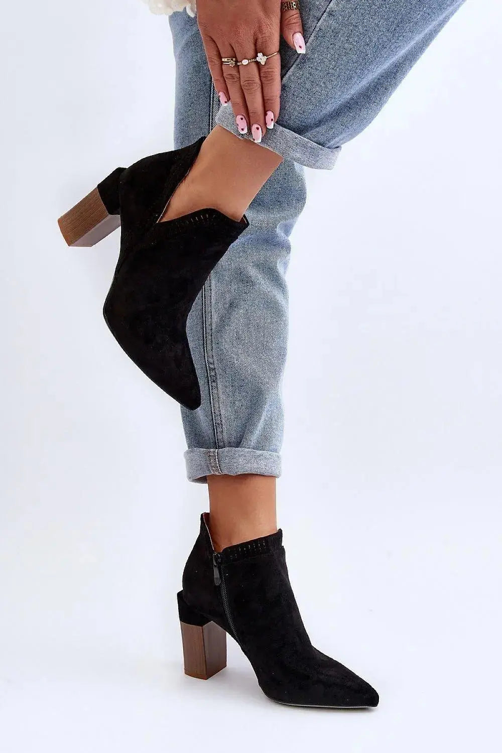 Step in style Women's boots made of eco-suede