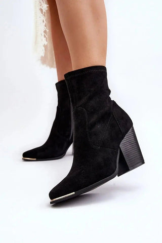 Step in style Women's boots made of eco-suede