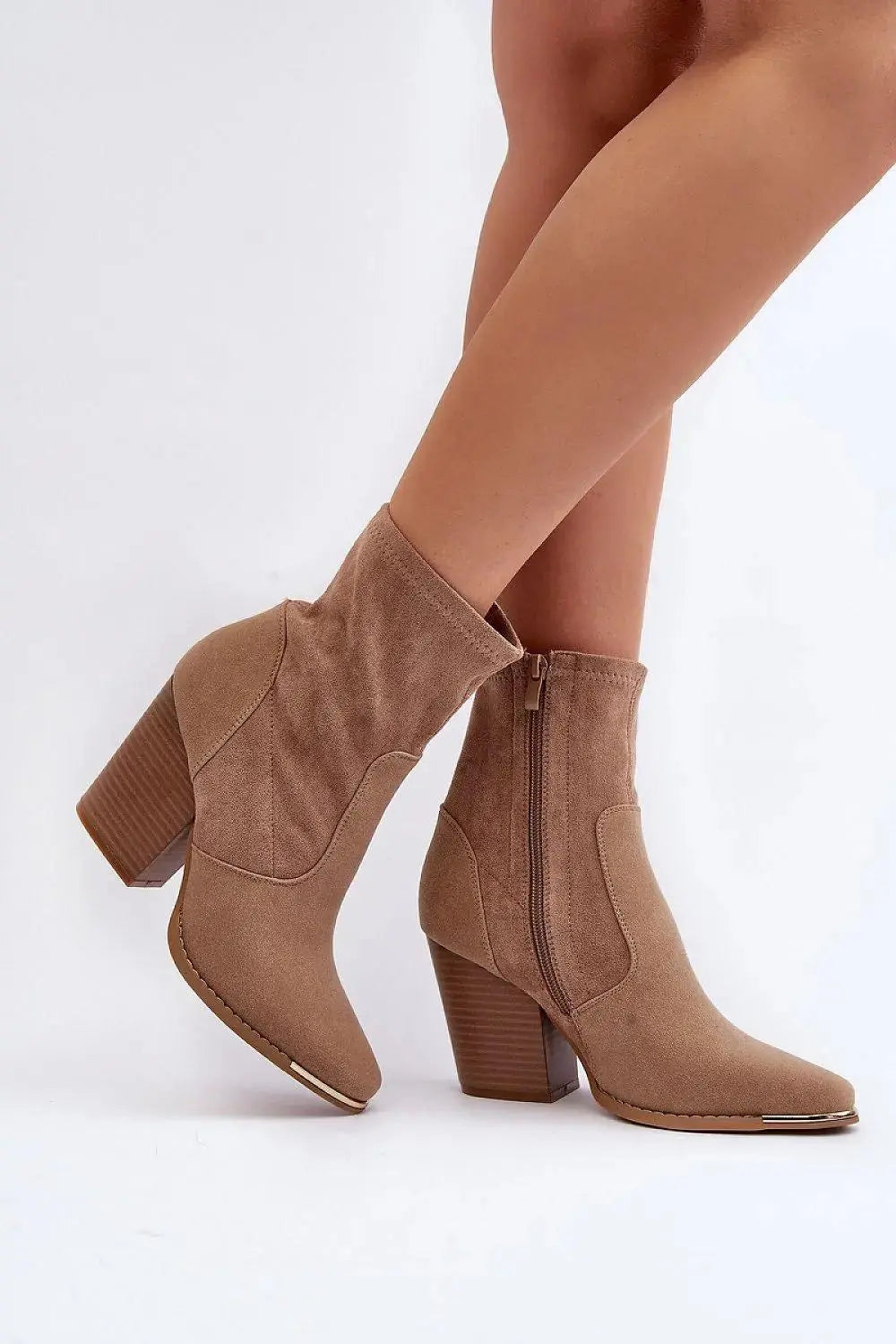 Step in style Women's boots made of eco-suede