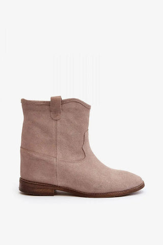Step in style Women's boots made of natural suede