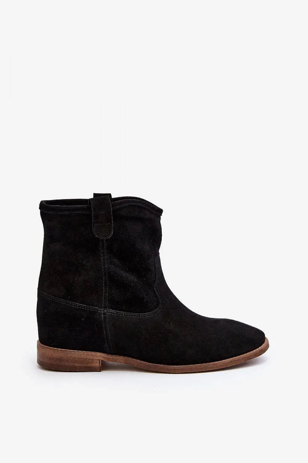 Step in style Women's boots made of natural suede