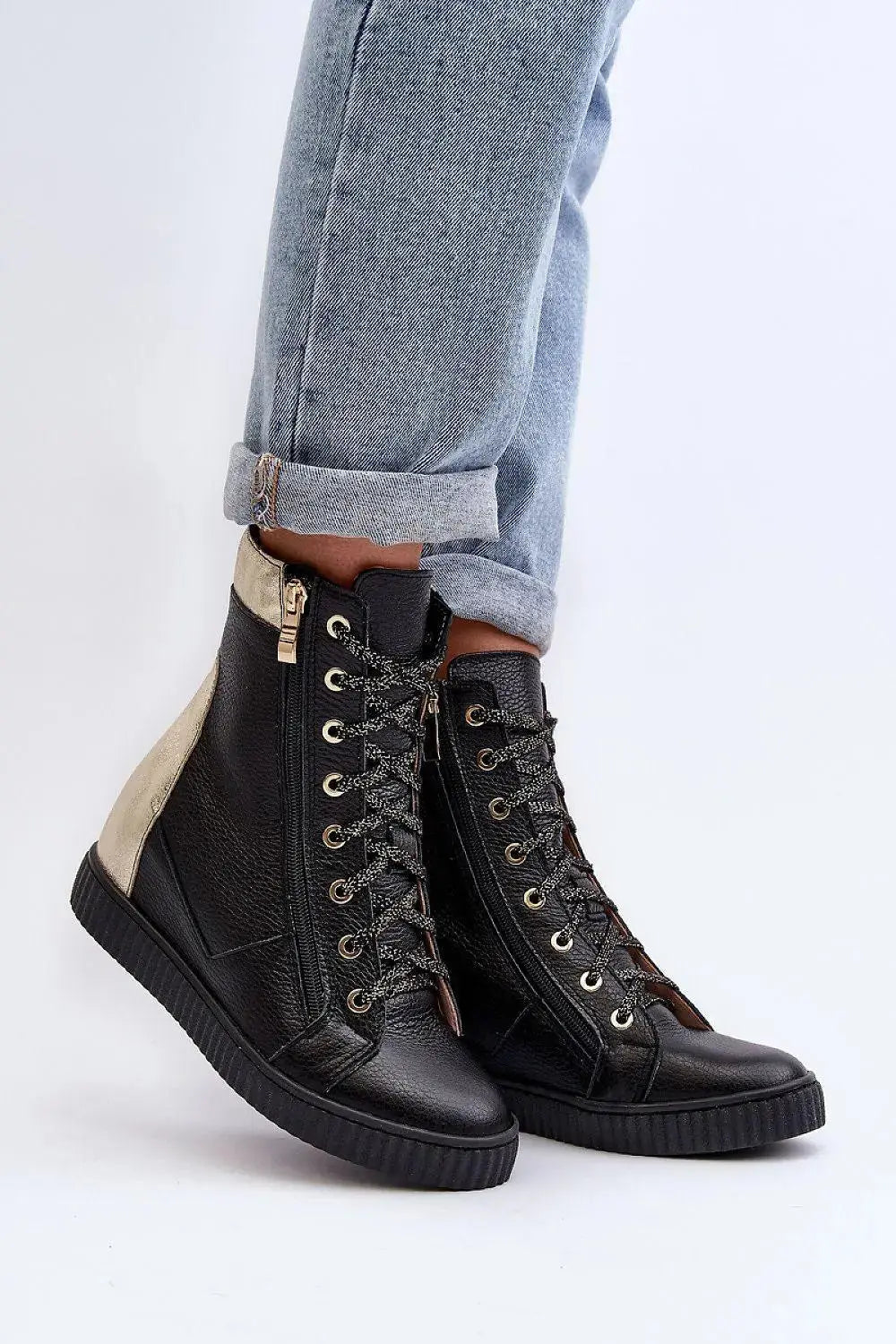 Step in style Women's wedge sneakers made of natural leather