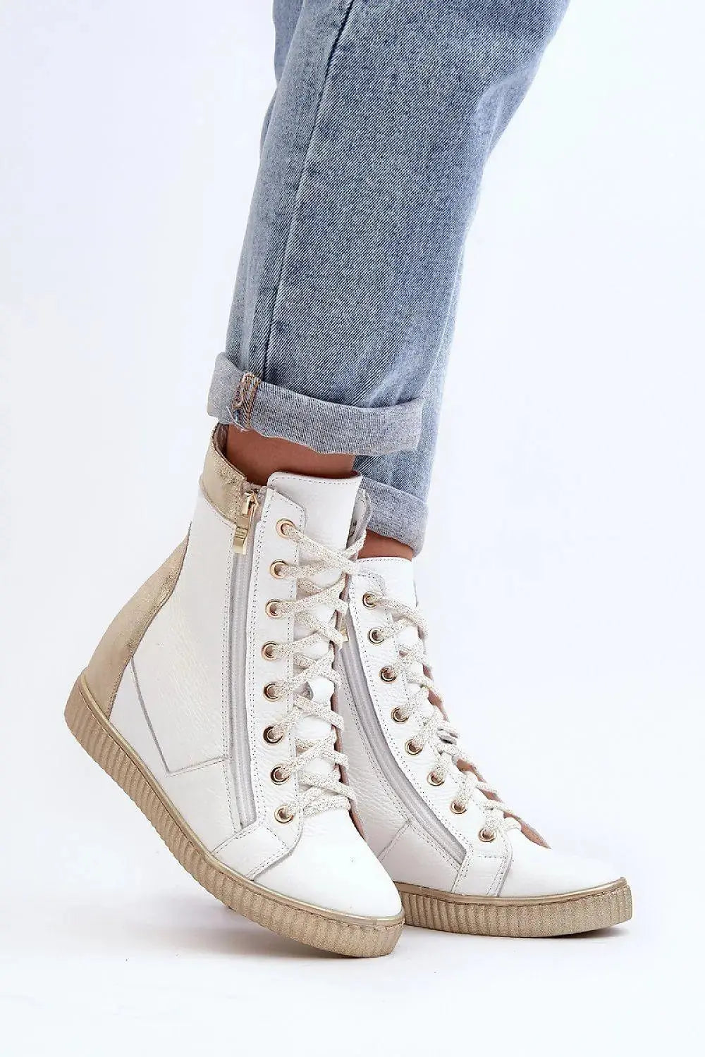 Step in style Women's wedge sneakers made of natural leather