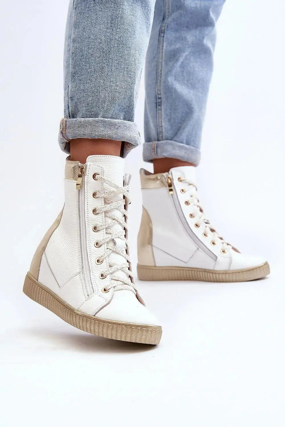 Step in style Women's wedge sneakers made of natural leather