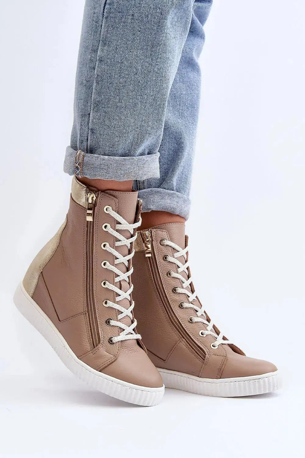 Step in style Women's wedge sneakers made of natural leather