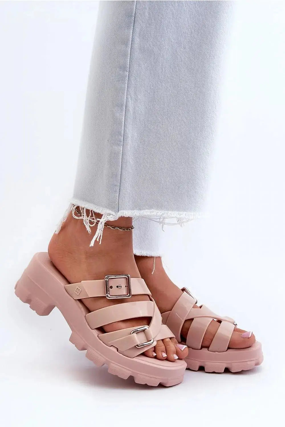 Step in style ZAXY brand flip flops made of high-quality material