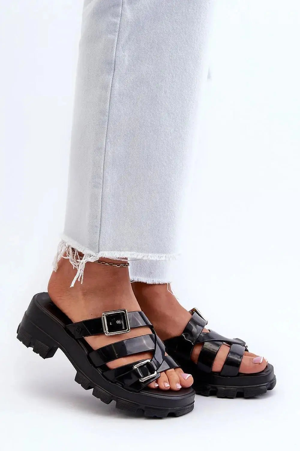 Step in style ZAXY brand flip flops made of high-quality material